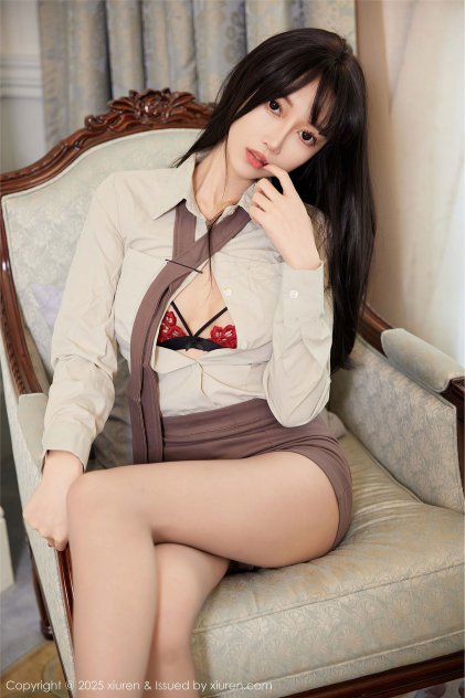 美女脱了胸罩给帅哥揉海报