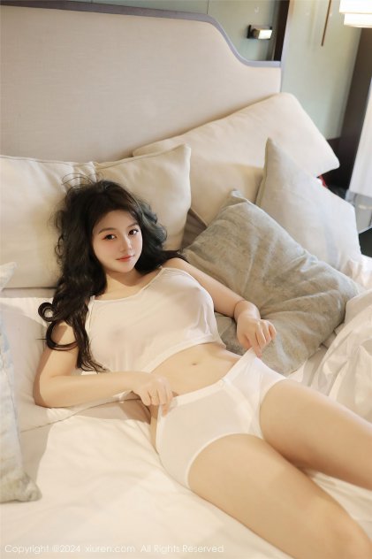 免费观看很黄很色裸乳视频海报