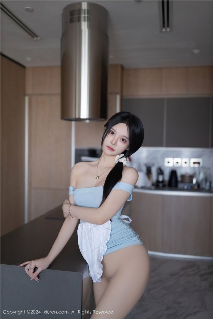 佛爷离异D奶气质海报